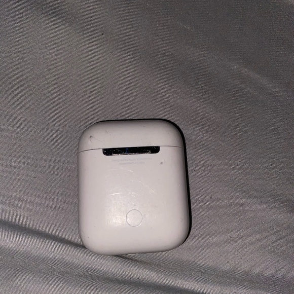 Air pod 1 case only - Picture 4 of 8